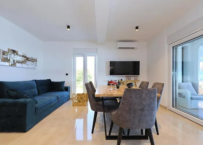 Adastra Apartman *