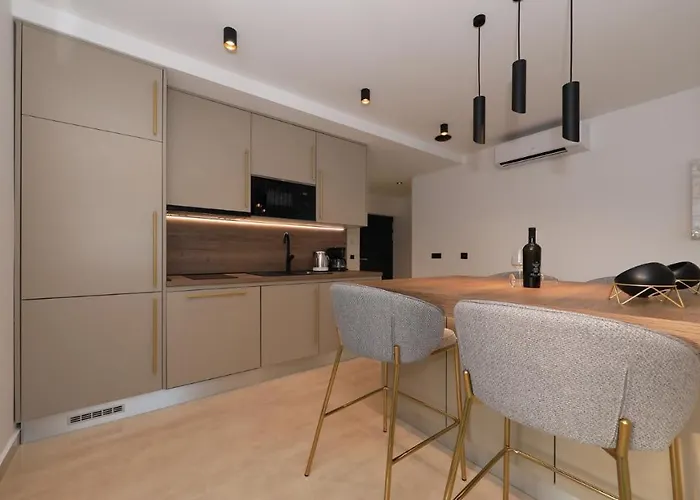 Apartman Adastra *