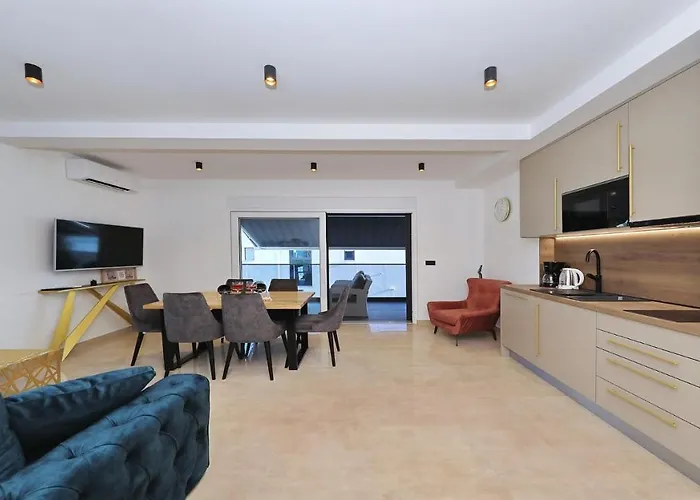 Adastra Apartman *