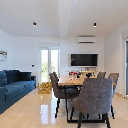 Adastra Apartment *