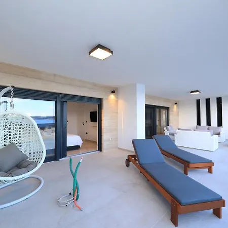 Adastra Apartment *