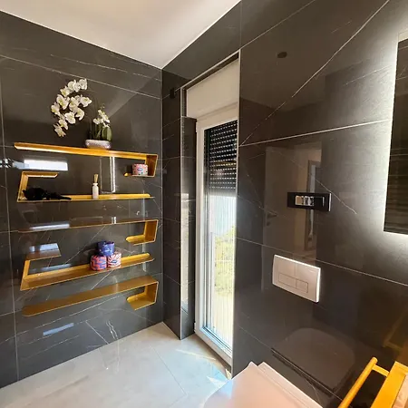 Adastra Apartament Maslenica
